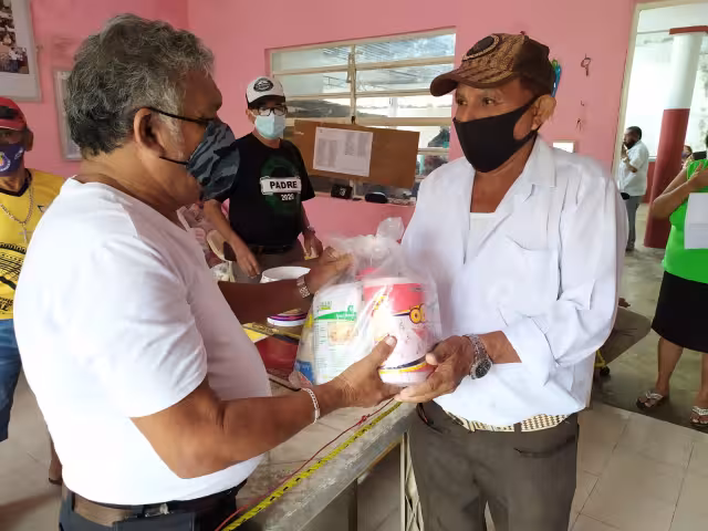 La mayoría de los agremiados cobran pensiones mínimas y por ello necesitan de esta despensa