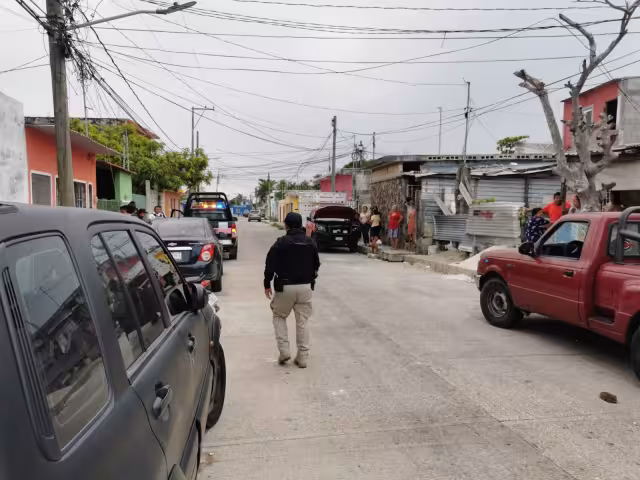 Según los vecinos el hombre llevaba un arma blanca