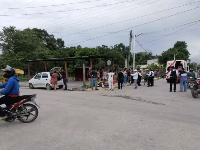 El motociclista terminó con lesiones y fue trasladado al hospital de Escárcega