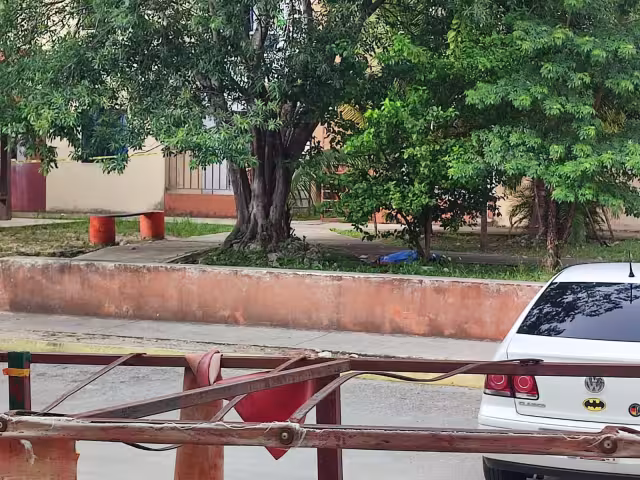 El cuerpo del hombre quedó tendido en la vía pública