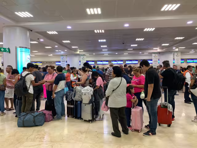 Se puede ver filas de espera de hasta 40 minutos