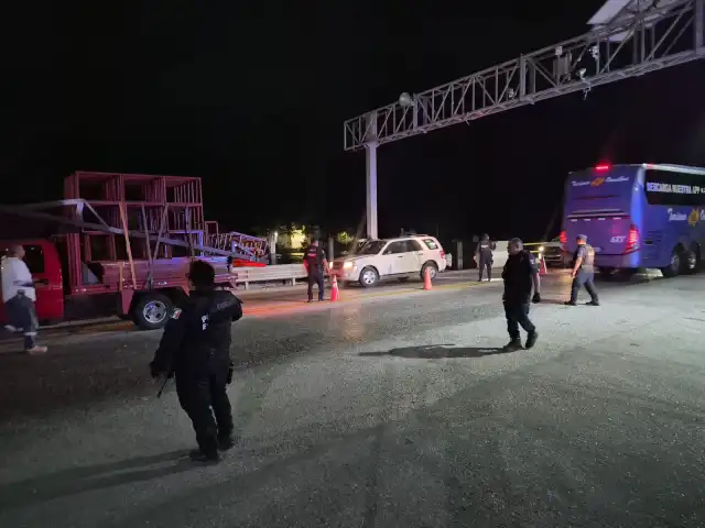 Elementos de la Policía Estatal Preventiva instalaron puntos de revisión en el Puente Zacatal y en la salida hacia Isla Aguada