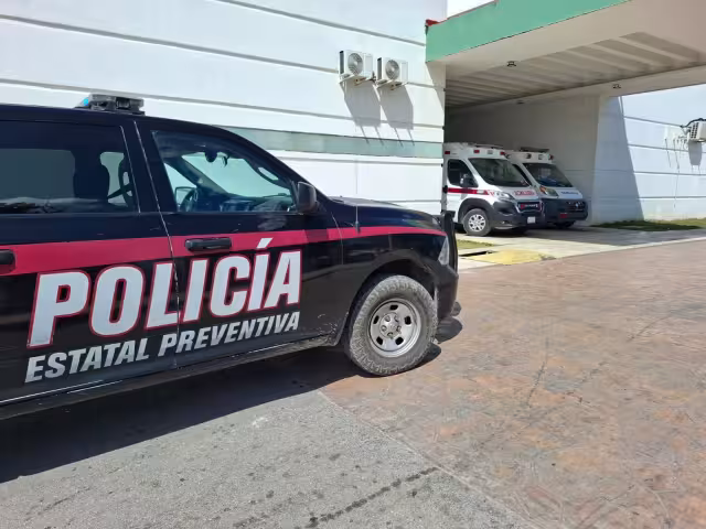 Los policías estatales custodiaron la ambulancia que realizó el traslado al Hospital General