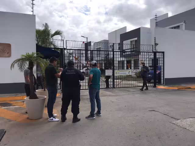 La víctima relató cómo ocurrió el asalto a las afueras de su casa en Residencial Almena de Cancún este 14 de febrero