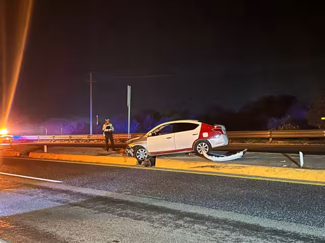 Accidente en periférico Pablo García Montilla: auto termina destrozado y guiador desaparece