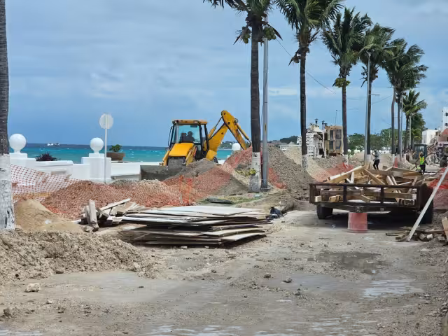 Actualmente la rehabilitación se ubica en el cruce del boulevard con la calle Juárez frente al muelle fiscal.