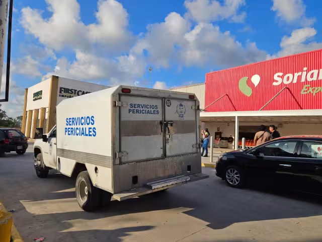 Los servicios periciales llegaron a la escena del crimen.