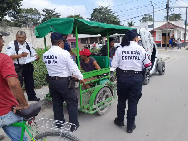 Por el golpe contra el pavimento se lesionó la cabeza y el brazo izquierdo
