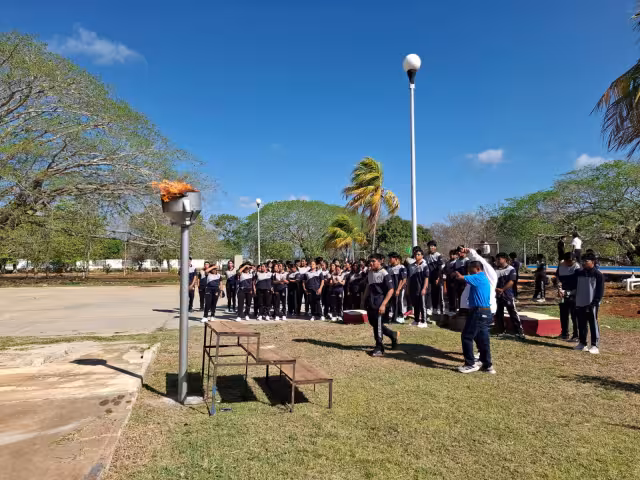 Con homenaje y encendido del pebetero inicia el 96 aniversario de la Normal Rural de Hecelchakán