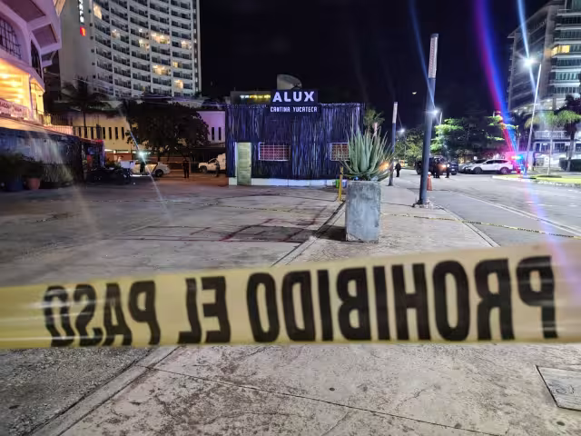 Paramédicos de una empresa privada llegaron al sitio ; sin embargo,  confirmaron que el agente había fallecido