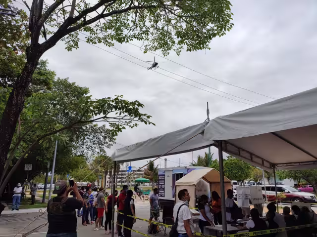 La Policía Estatal de Quintana Roo vigiló la llegada del gobernador Carlos Joaquín a las casillas en Cancún
