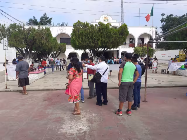 Los empleados del Ayuntamiento de José María Morelos indicaron que fueron engañados por las autoridades municipales