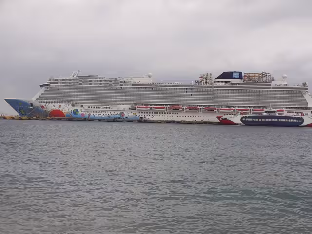 El Norwegian Breakaway es uno de los cuatro cruceros que llegaron este 15 de febrero a Cozumel
