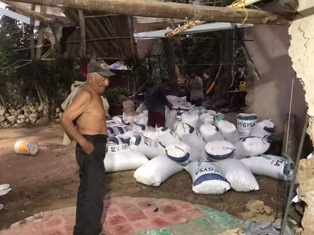 El excomisario Vicente Abnal Poot aseveró que la necesidad obliga a los campesinos a “regalar” su producción”