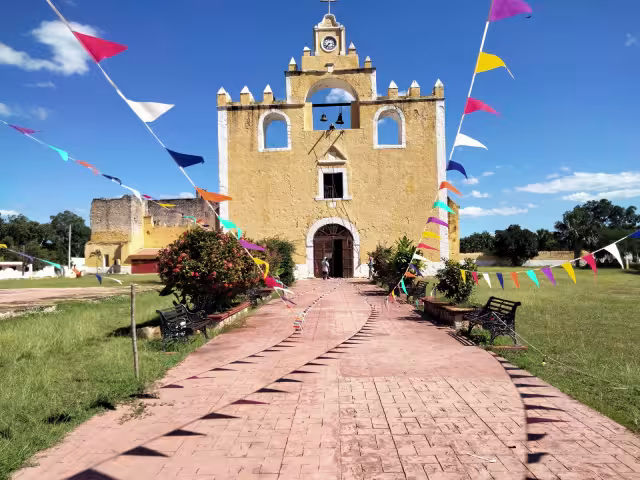 El párroco quiere que se realice una verbena y que la sagrada imagen permanezca en la iglesia