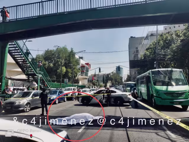 Hombre se quita la vida saltando de un puente peatonal en la CDMX