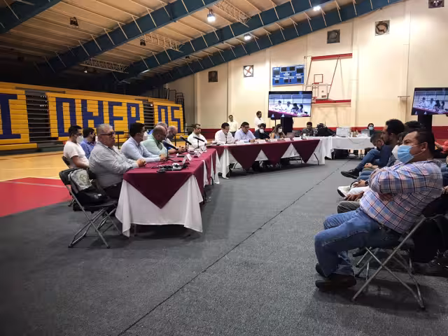 El Gimnasio Kuchil Baxal en Cancún es la sede de esta reunión con la ciudadanía interesada convocada por la Semarnat sobre el Tren Maya en Quintana Roo