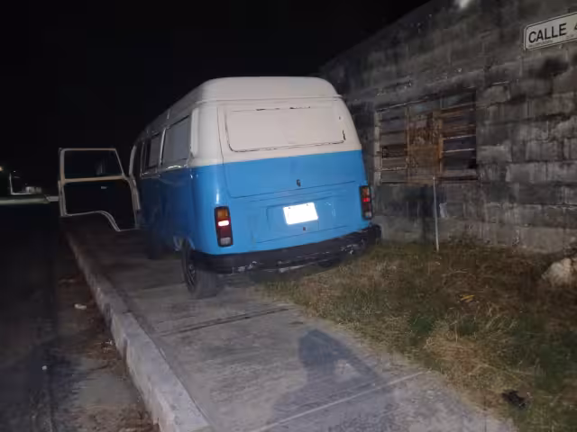 SPSC asegura combi y encuentra evidencias de consumo de alcohol en Escárcega