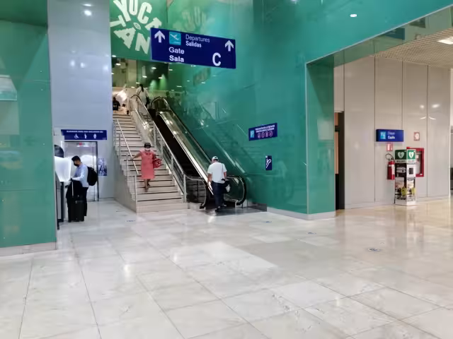 En cuanto a llegadas, el primero fue el 4572 de Volaris de CDMX, el vuelo de Monterrey 4280 de Volaris adelantado