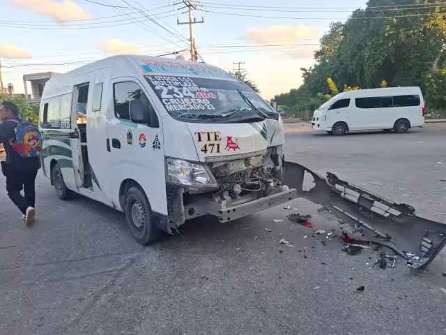 El frente de la camioneta quedó con daños de consideración.