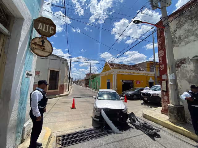 La conductora fingió sentirse mal tras chocar contra un auto
