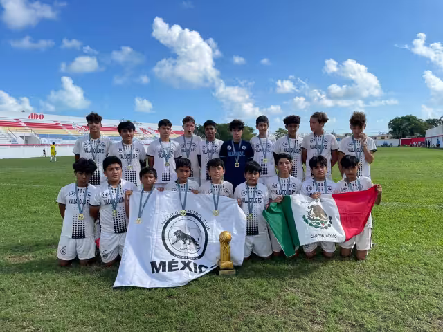 Los equipos saltaron sobre la cancha del emblemático estadio Cancún ‘86