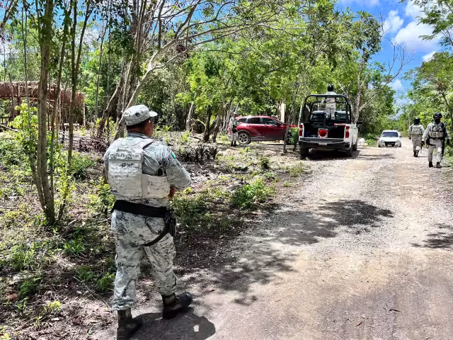 Elementos de la Policía Municipal de Cancún se trasladaron a la escena y confirmaron el hallazgo