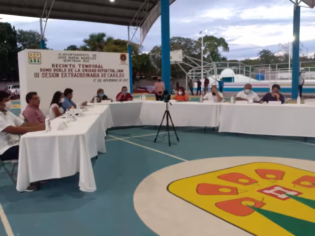 La sesión extraordinaria de cabildo fue realizada en foro abierto, en el domo doble de la unidad deportiva José María Morelos