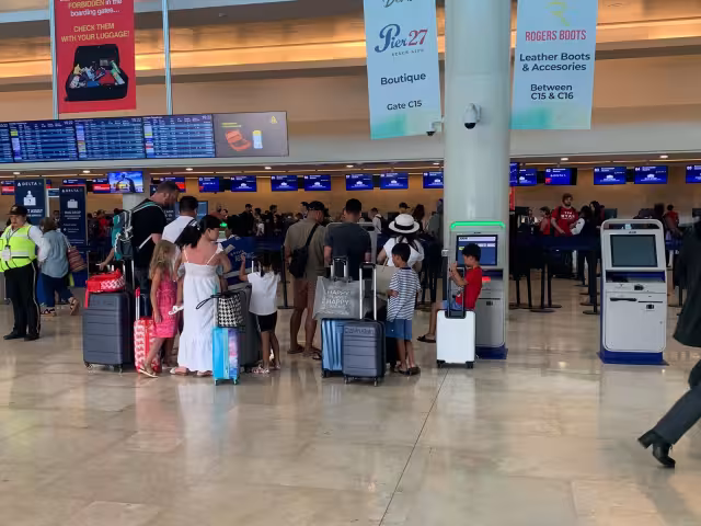 Se espera que durante este viernes se rebase la barrera de los 550 vuelos