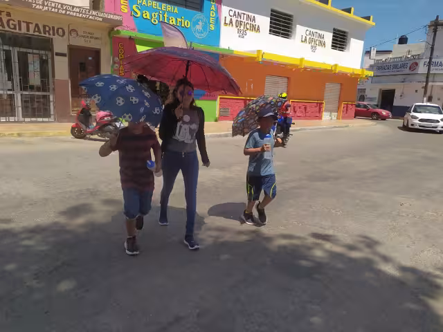 Especialista sugiere a la población consumir frutas, verduras y tomar abundante agua