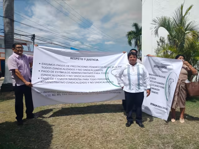 Docentes del Cobacam protestan por exclusión en pago de prestaciones