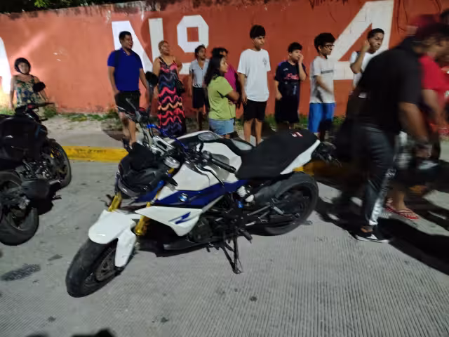 Dos lesionados tras choque entre motocicleta y triciclo en la colonia Solidaridad Urbana, Campeche