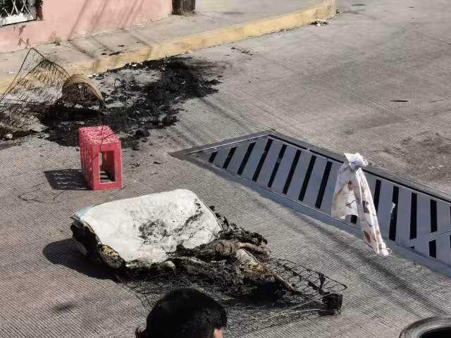 Vecinos bloquean calles en Benito Juárez por apagón de 24 horas
