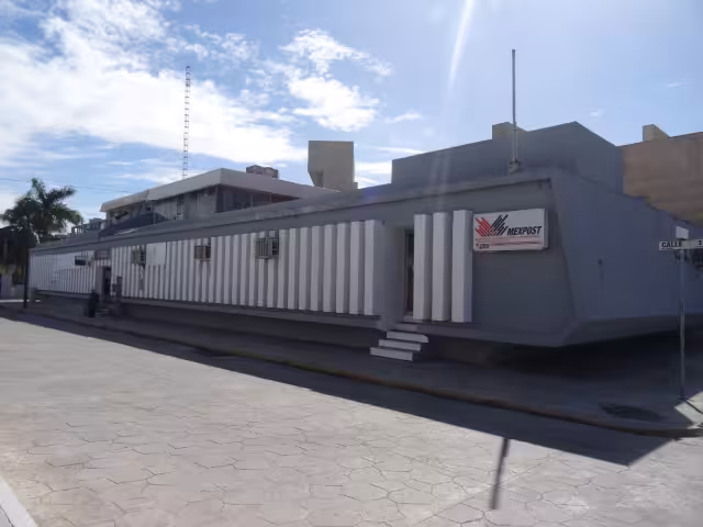 Edificio del Servicio Postal Mexicano que se ubica en el puerto y que se defiende ante los embates de la modernidad