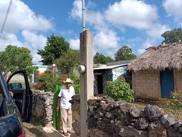 Severiano Cauich Mex, de 87 años, reportó el hurto de cerca de 15 metros de cablería de su casa
