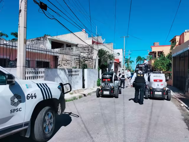 Policías brincaron la barda de la casa para detener al hombre