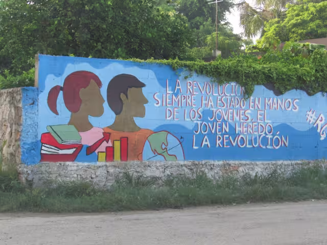Los murales fueron realizados por un grupo de jóvenes pertenecientes a un partido político