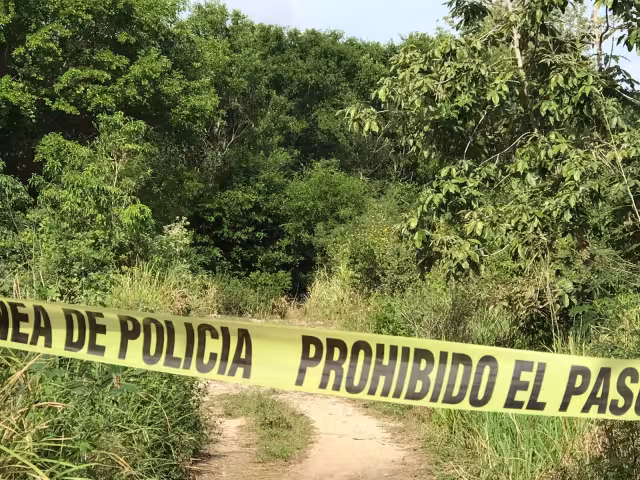 Vecinos de la Supermanzana 242 , en la colonia irregular Loma Bonita de Cancún, hallaron el cuerpo