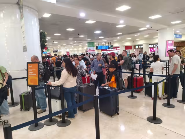 Una actualización urgente de software provocó cancelaciones y demoras en vuelos en Cancún