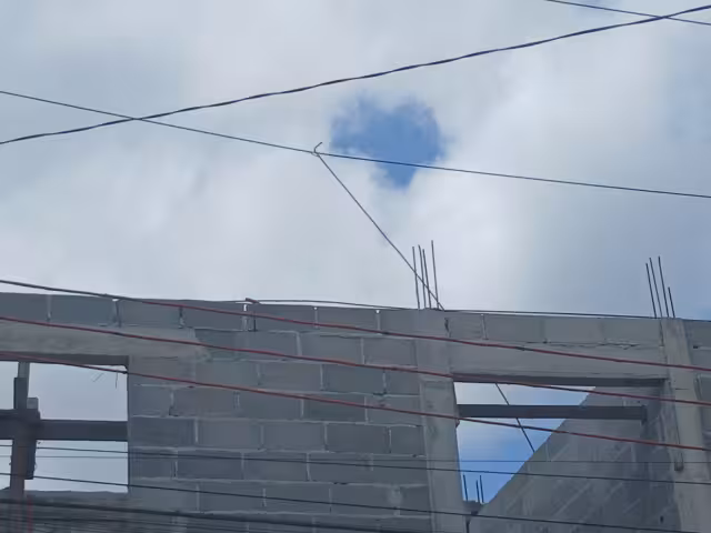 Accidente laboral en Escárcega: Albañil sobrevive a descarga de alta tensión