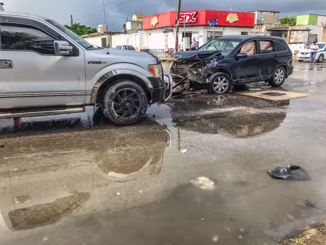 Al menos tres autos se vieron involucrado en el accidente de tránsito