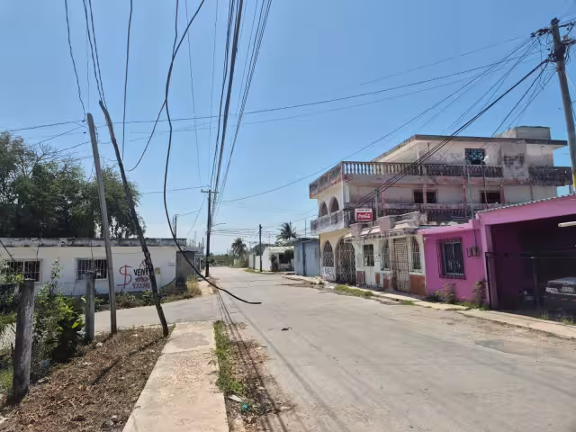 Reportan cable colgante por la calle 20 en el fraccionamiento Plan Chac en Champotón: Amenaza servicios y seguridad por la zona