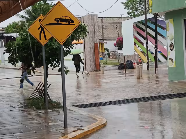 El huracán Erick dejó lluvia constante en Escárcega desde la noche hasta la mañana del jueves.