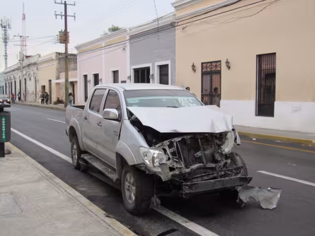 Las autoridades arribaron para tomar las acciones necesarias ante el aparatoso accidente
