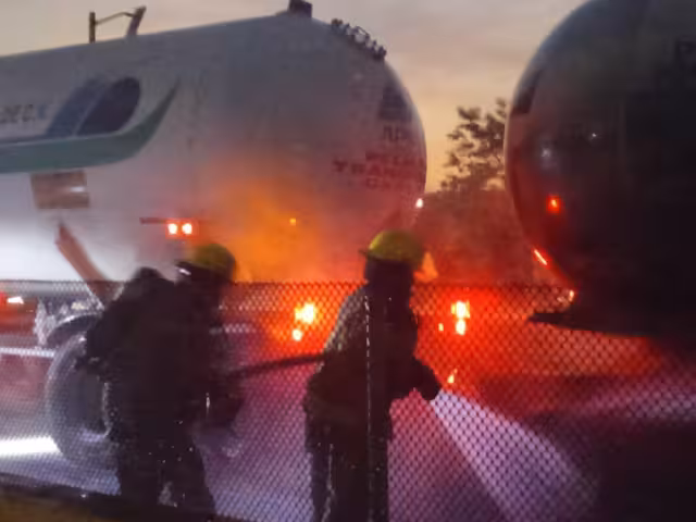 Elementos del Heroico Cuerpo de Bomberos controlaron la situación.