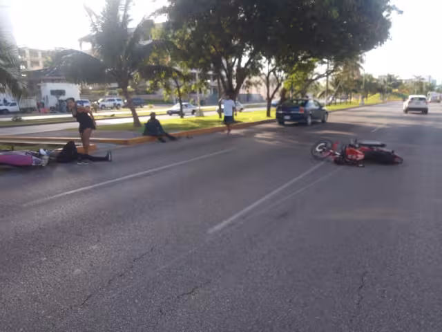 Policías de Tránsito de Cancún acudieron a verificar el accidente ocurrido en la Avenida Bonampak