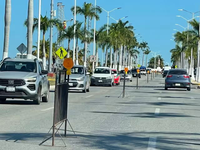 El carril central del malecón de Campeche se adecuó para una circulación de doble sentido