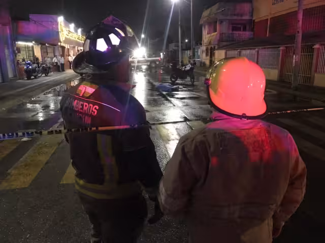 Así fue como las autoridades acordonaron la zona donde murió el joven la noche de este martes en Cancún