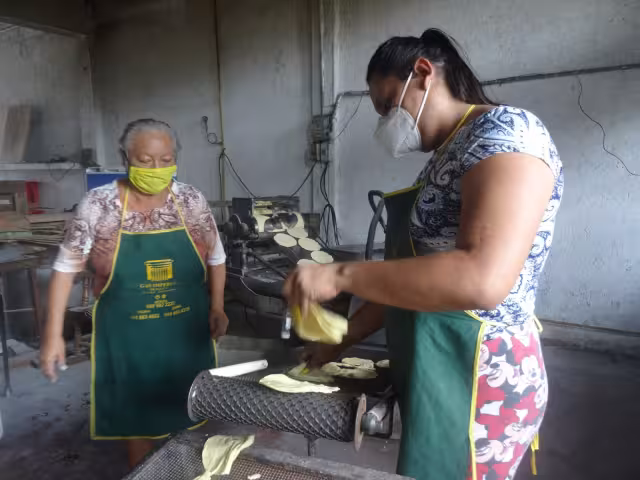La alimentación básica de la población en el país es la tortilla