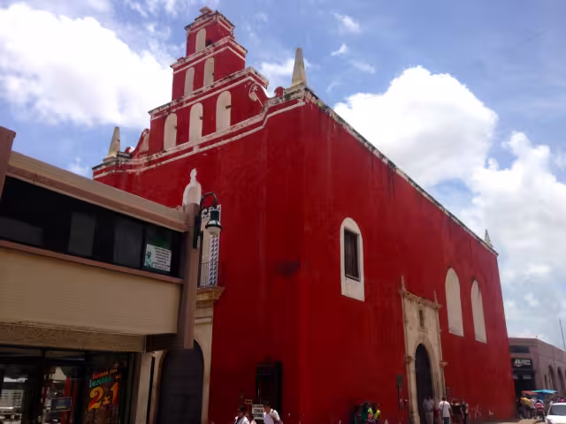 La Capilla de Nuestra Señora del Rosario sobre la calle 58 del Centro Histórico fue el primer hospital de Mérida